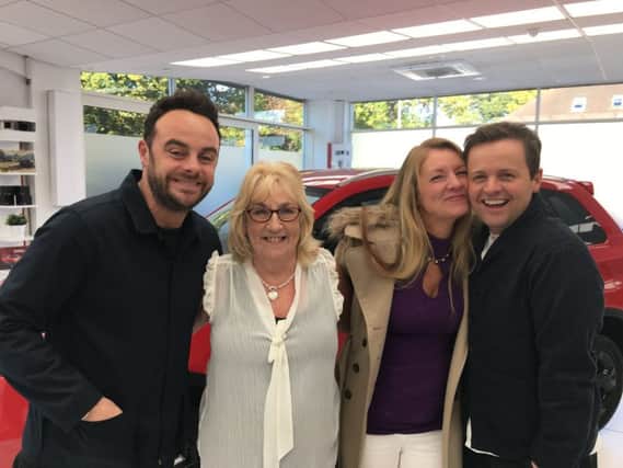 Ant and Dec with Jacqui and Carol Smith SUS-170130-144601001