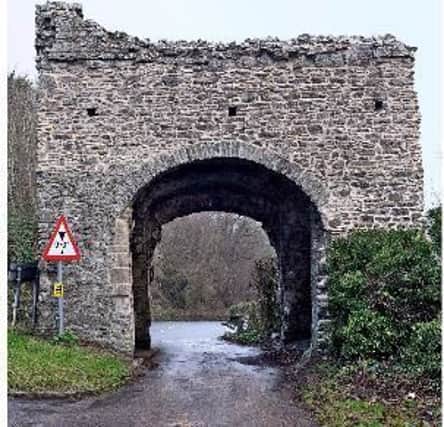 Pipewell Gate after restoration work SUS-170602-205443001