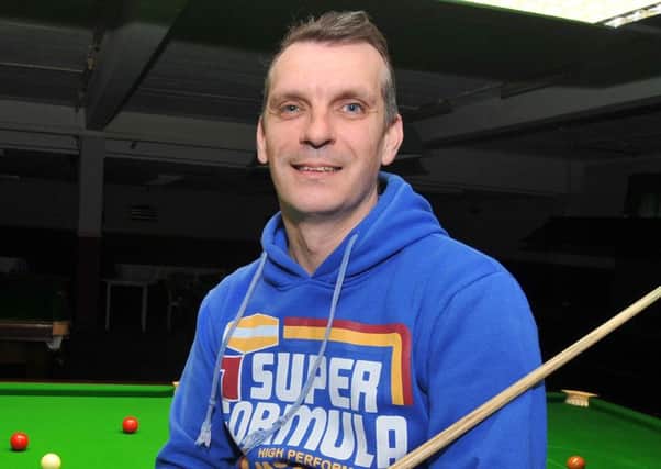 Mark Davis narrowly missed out on a place in the Welsh Open quarter-finals.