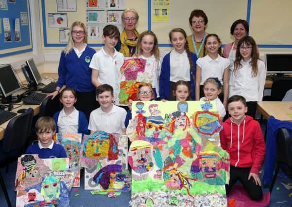 Artist Nadia Chalk, back right, and the children with Steyning Decorative and Fine Arts Society chairman Ann Blakelock and Young Art co-ordinator Pam Childs. Picture Derek Martin DM17210286a