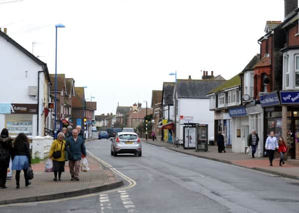 C130017-1 Chi Selsey High Street phot kate

Selsey High Street.C130017-1 ENGSUS00120130701143308