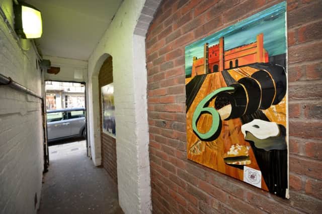 Unveiling of artwork down the twitten that leads from Mount Street car park to the High Street, Battle. SUS-170328-114758001