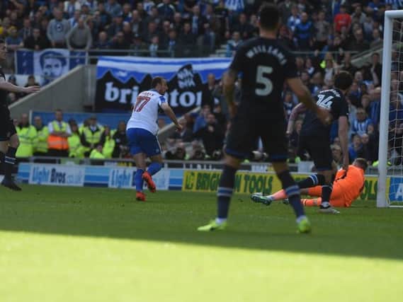 Glenn Murray scores Albion's winner. Picture by Phil Westlake (PW Sporting Photography)