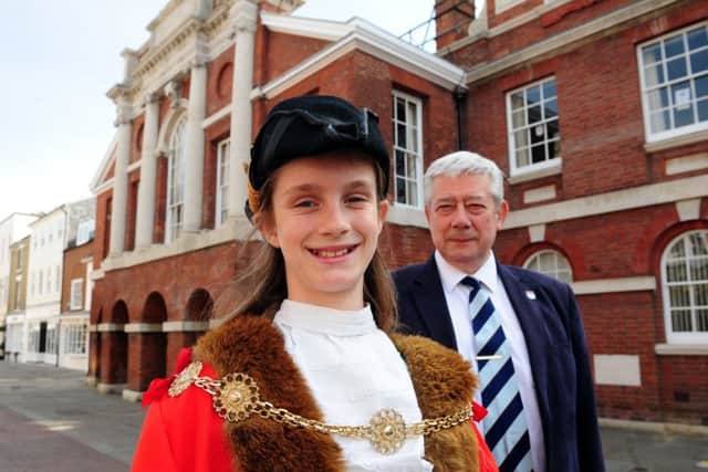 ks170855-1 Chi Junior Mayor phot kate
The Mayor of Chichester Peter Budge with the Junior 
Mayor, Molly Howick, 11.ks170855-1 SUS-170424-183657008