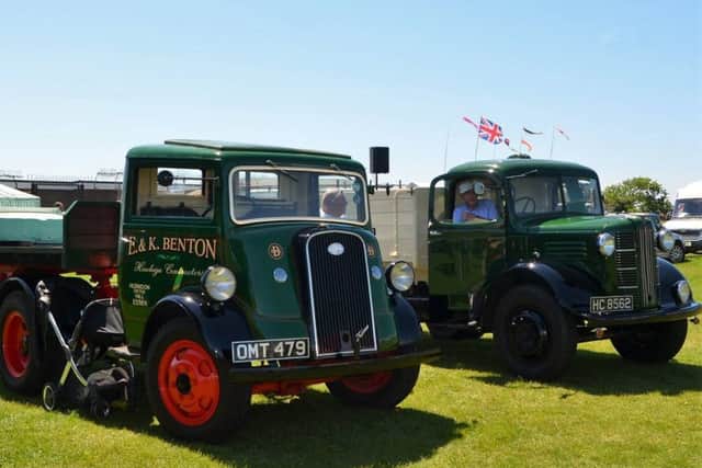 Vintage vehicle rally on the Oval, Hastings. Photo by Sid Saunders. SUS-170522-055721001