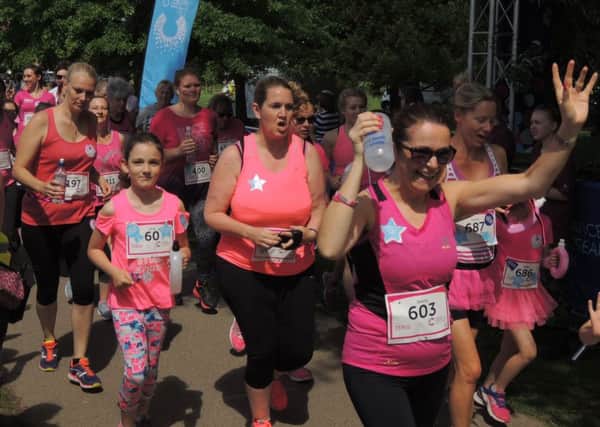 Cancer Research UK Race for Life in Horsham Park 2017 SUS-170406-124526001