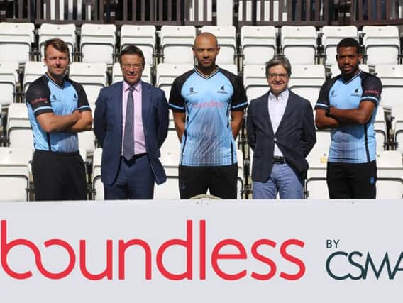 Sussex launched their brand new NatWest T20 Blast shirt this morning as the sponsorship deal with Boundless was officially signed.

From L-R: Chris Nash, Rob Andrew (CEO Sussex Cricket), Tymal Mills, Carl Fillery (CEO, Boundless), Chris Jordan