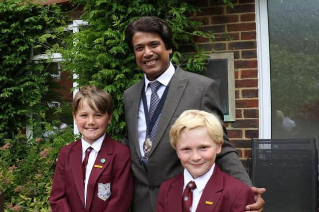 Councillor Abul Azad, deputy mayor of Bexhill, with Battle pupils SUS-170620-175755001