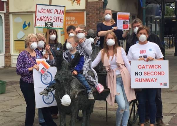 Air quality protesters in Horsham SUS-170626-155814001