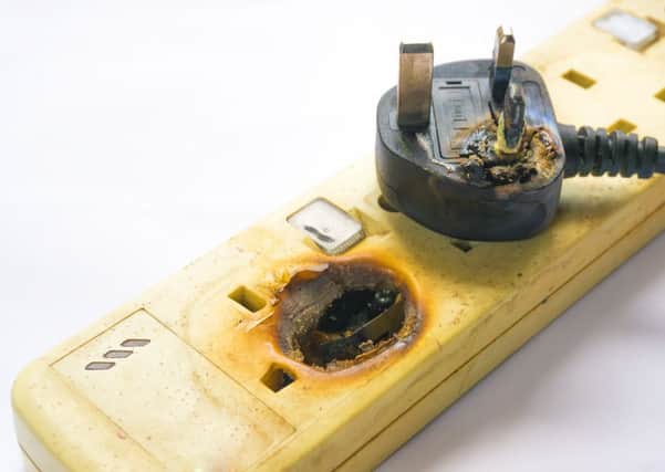 Fire in overloaded power strip SUS-171107-112605001