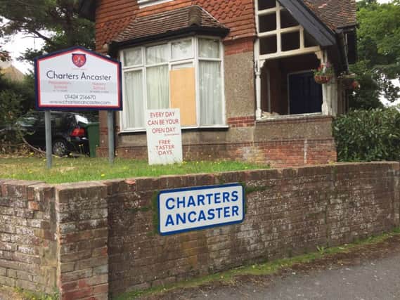Charters Ancaster, Bexhill SUS-171207-111622001