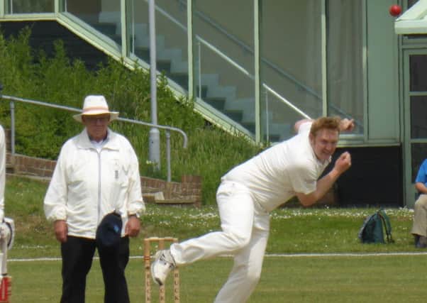 Billingshurst cricket action - Ben Williams bowling for Billingshurst SUS-161106-231437002