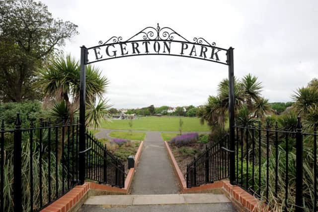 Egerton Park, Bexhill. SUS-160106-142817001