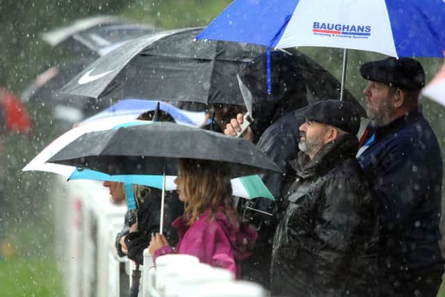 Rugby Horsham v Haywards Heath. Hail and heavy rain. pic Steve Robards SR1722147 SUS-171109-112452001