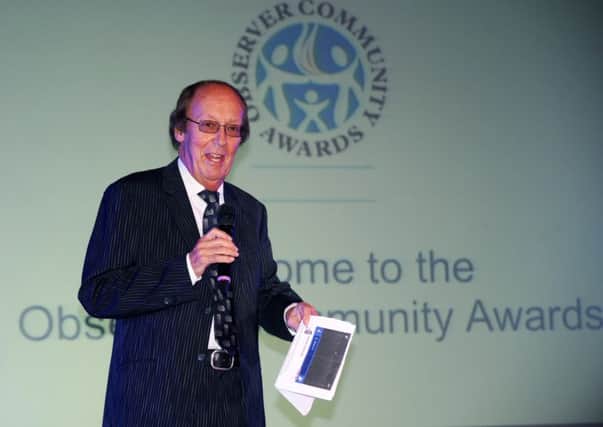Fred Dinenage is again the host