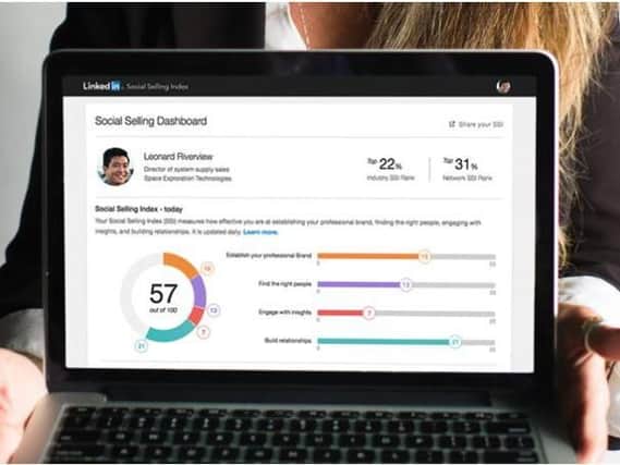 What does the Social Selling Dashboard tell you?